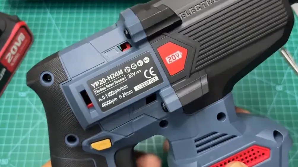 So sánh mũi khoan công bố và thực tế khi khoan bê tông