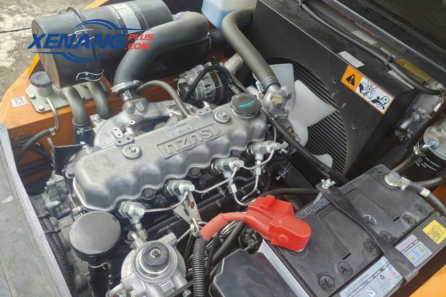 Động cơ Isuzu trên xe nâng dầu 3 tấn Hangcha