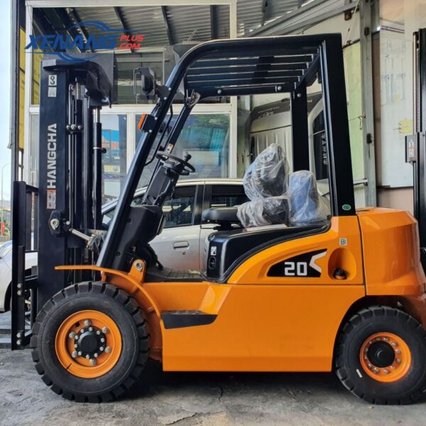 Xe nâng dầu 2 tấn