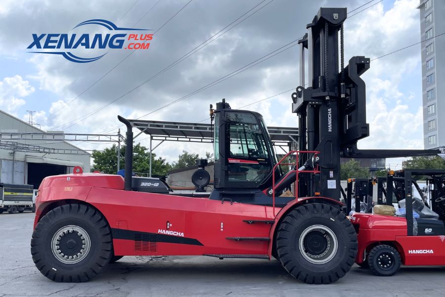 Xe nâng 18 tấn có độ bền và tuổi thọ cao từ 30 - 35 năm