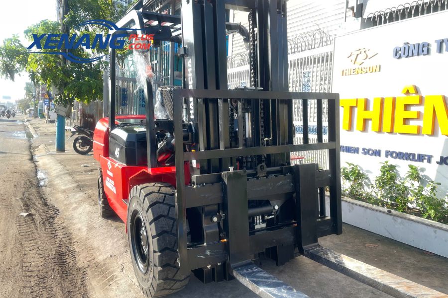 Khung nâng xe nâng dầu 4.5 tấn có độ bền cực cao và chống gỉ sét.Khung nâng xe nâng dầu 4.5 tấn có độ bền cực cao và chống gỉ sét.