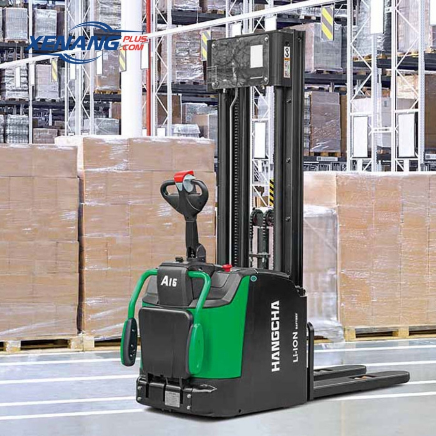 Xe nâng Stacker có khung nâng chịu lực lớn