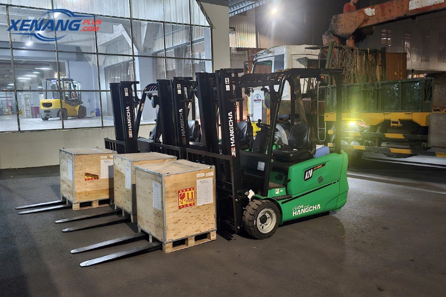 Xe nâng điện 2 tấn được thiết kế hướng đến nhu cầu nâng hạ và vận chuyển hàng hóa cường độ cao