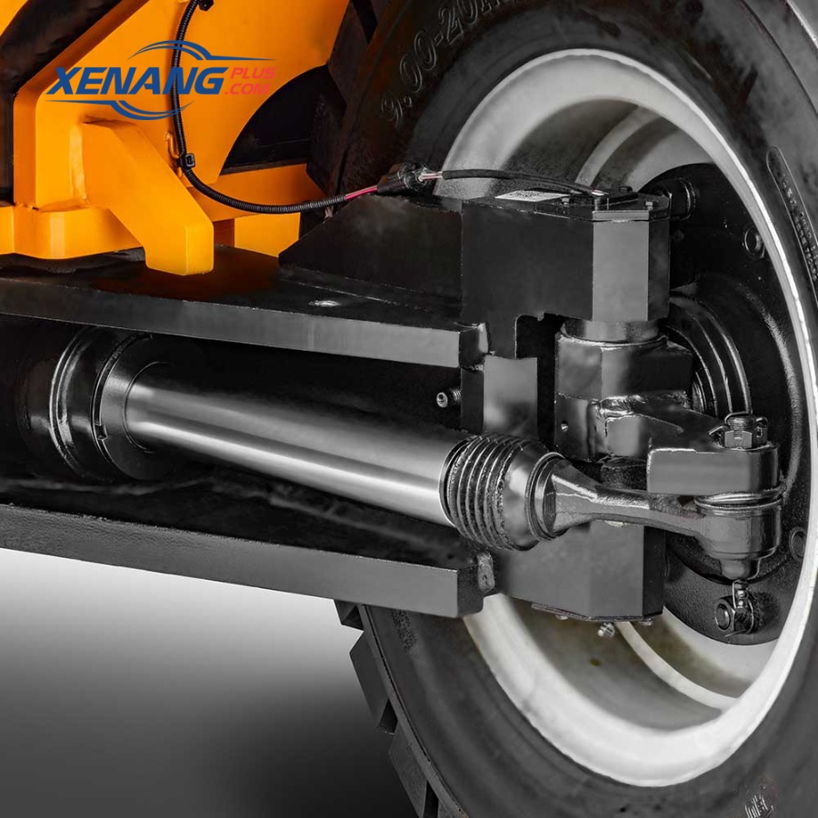 Xe sử dụng lốp đặc đơn cho cả bánh trước và bánh sau