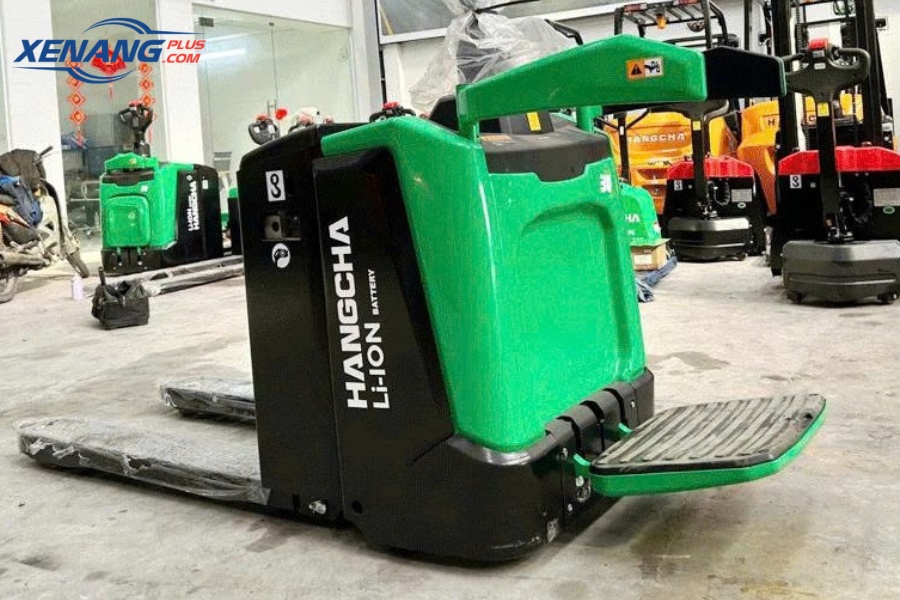 Xe nâng điện đứng lái 2.5 tấn được sử dụng phổ biến trong các kho hàng