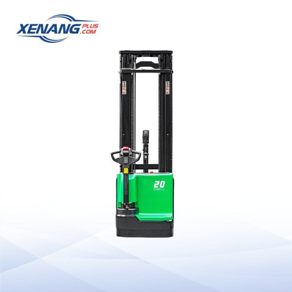 Xe nâng điện đứng lái